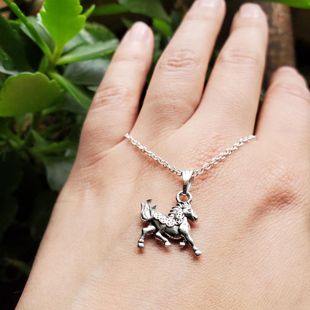 New Silver Celtic Horse Celtic Necklace